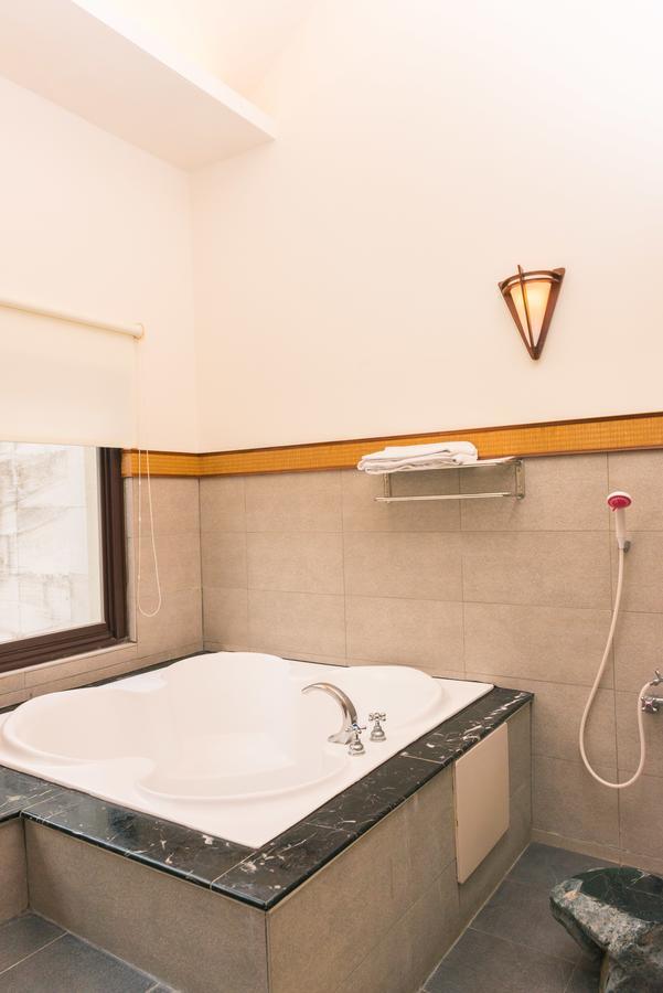 Palm Villa Guesthouse Nantou Екстериор снимка