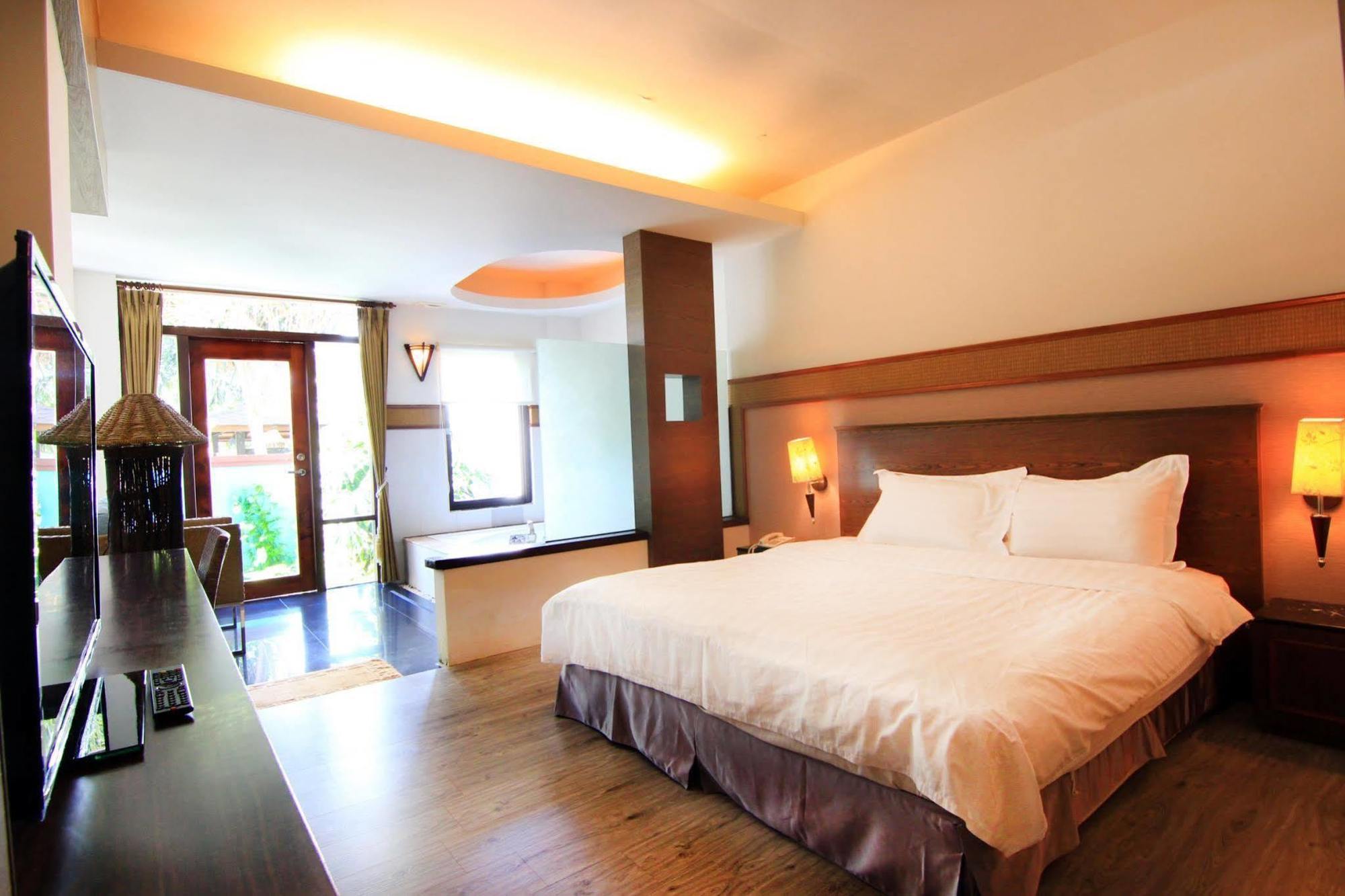 Palm Villa Guesthouse Nantou Екстериор снимка