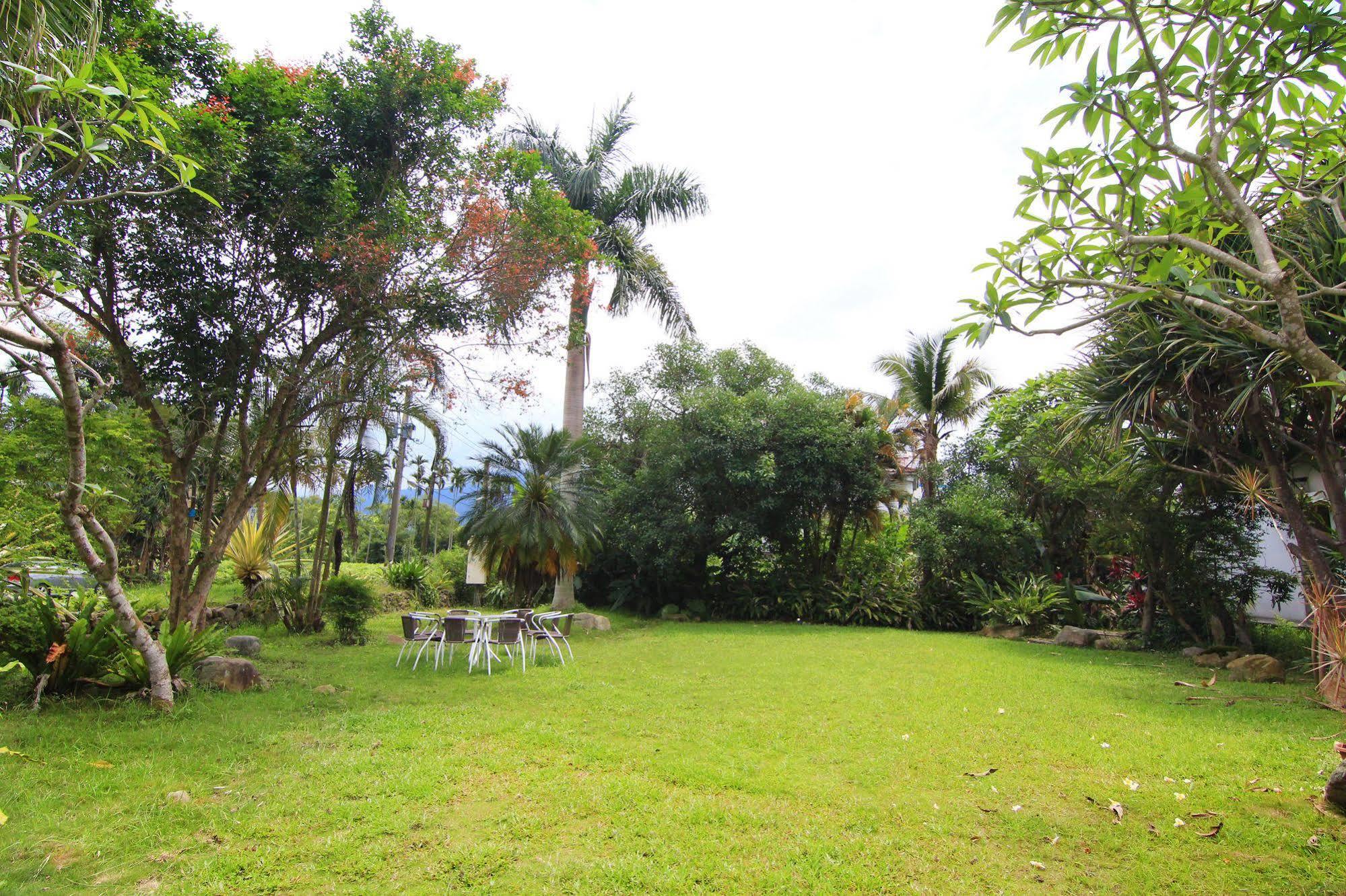 Palm Villa Guesthouse Nantou Екстериор снимка